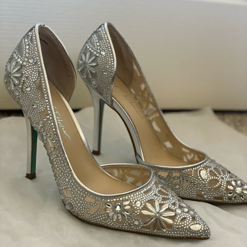 Chic Silver Stiletto Heels with Intricate Design